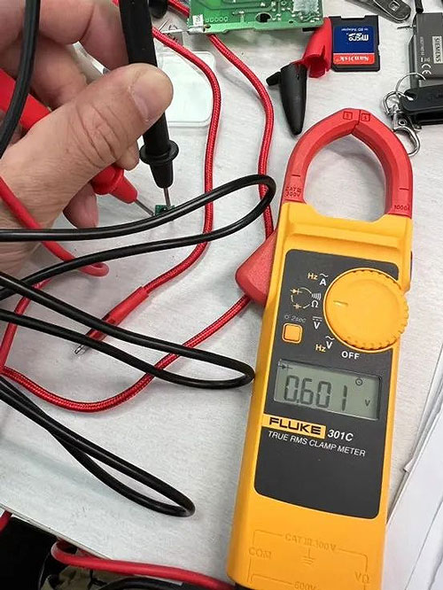 FLUKE301实测案例：弱电控制板PCB维修中